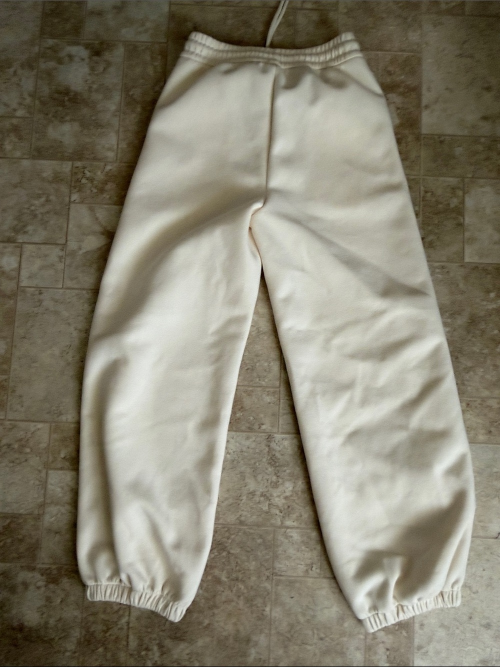 ALO Yoga Cream Sweat Joggers for Women — Relaxed Track Pants - Picture 7 of 9